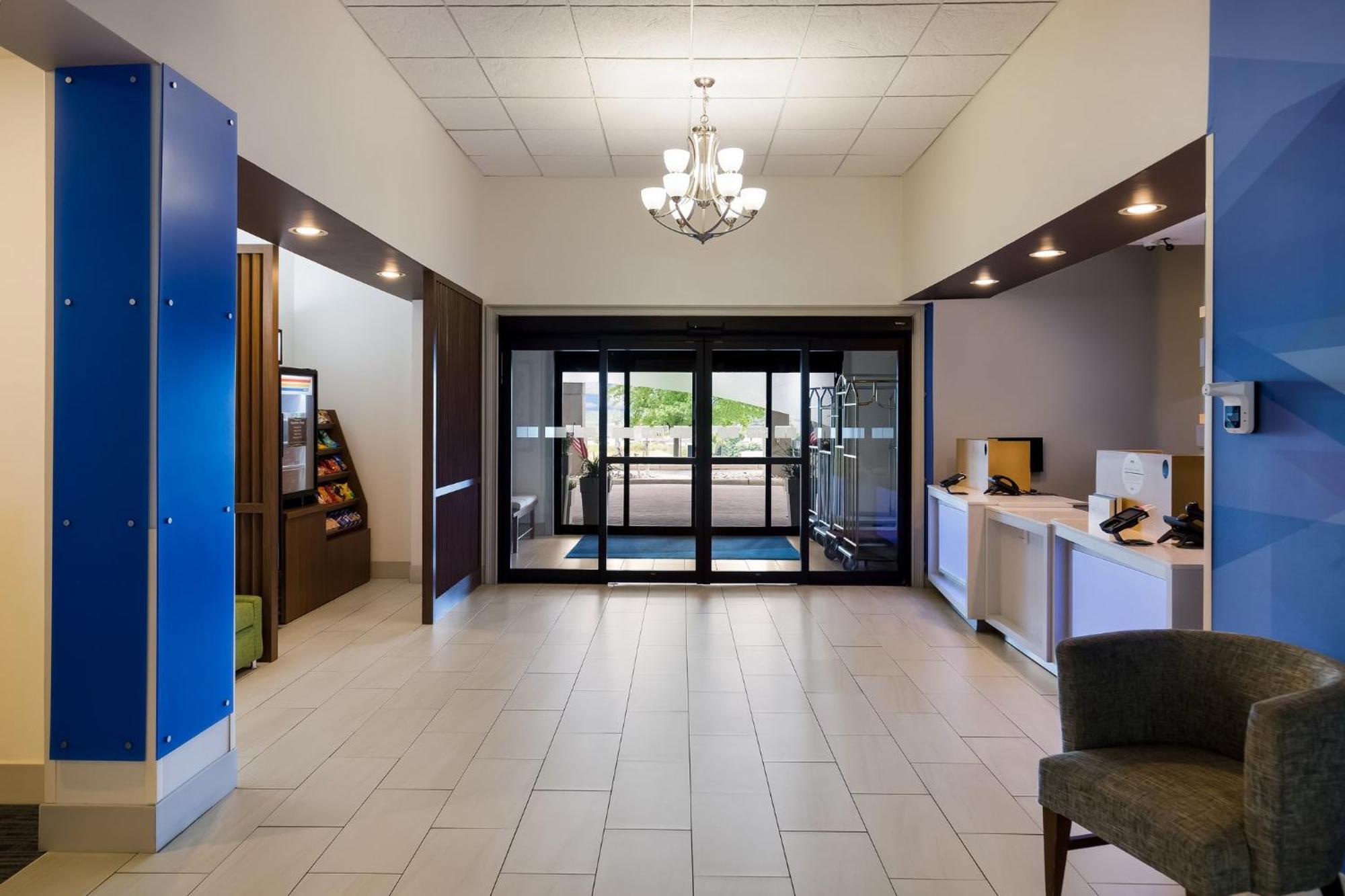 Holiday Inn Express Hotel & Suites Newton Sparta By Ihg Εξωτερικό φωτογραφία